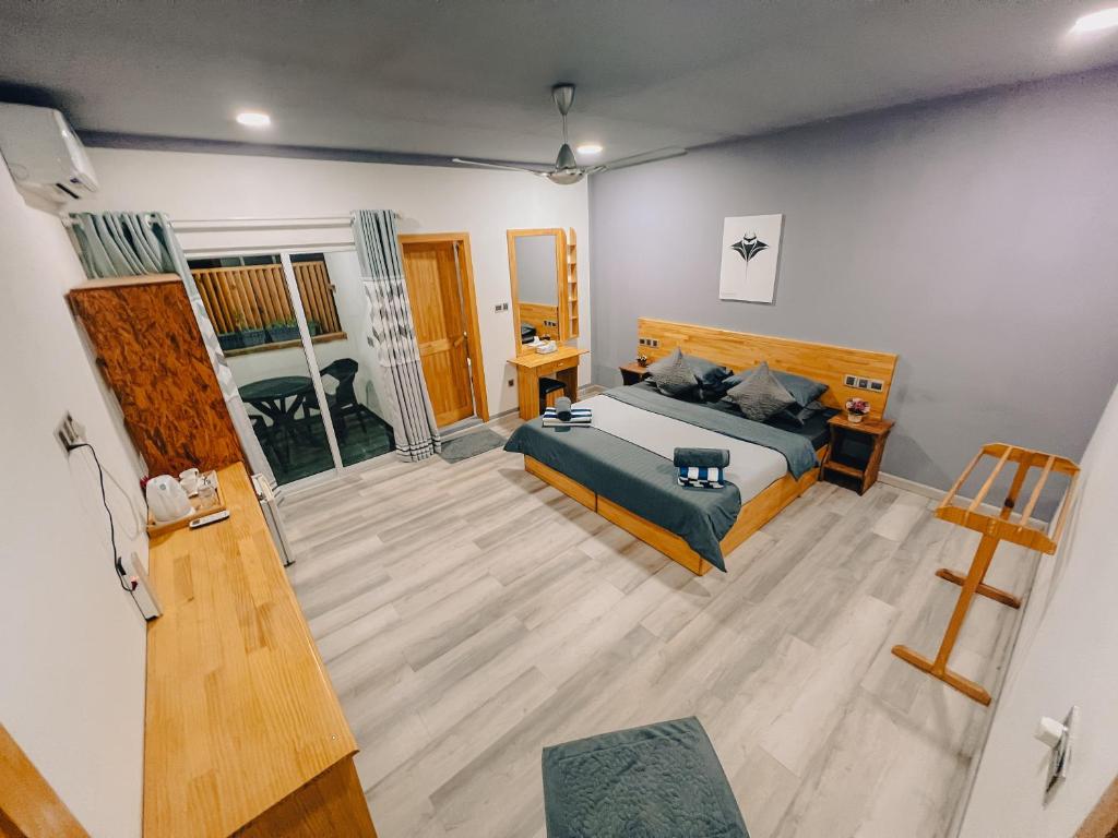 Postel nebo postele na pokoji v ubytování Mahchavaru Maldives