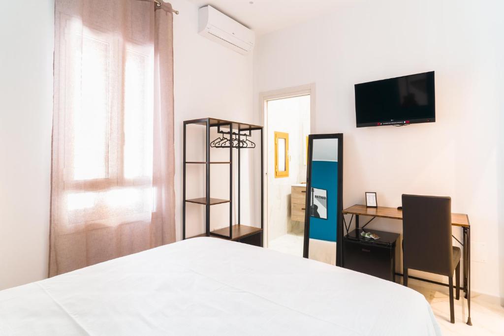 A bed or beds in a room at GUENDALINA SWEET HOME - LA CASETTA Di GUENDALINA