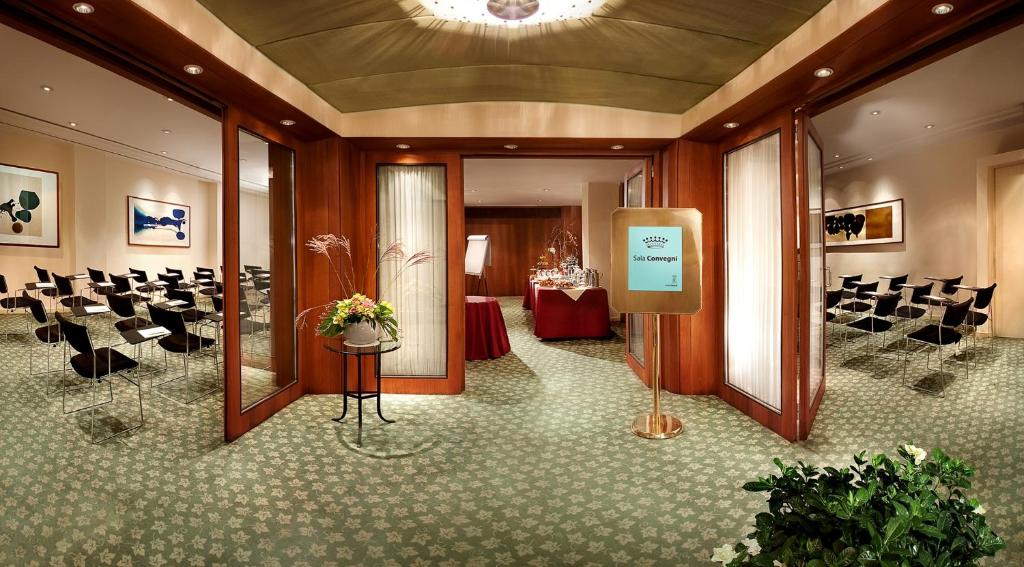 Zona de negocis o sala de conferències de Hotel Cavour