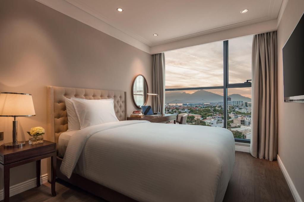 Luxury Beach Condo 5-star, Rooftop poolにあるベッド