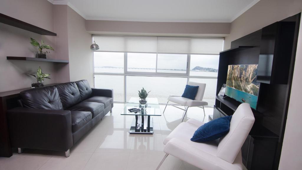 Riverfront I 1, piso 4, suite vista al rio, Puerto Santa Ana, Guayaquil - Apartment