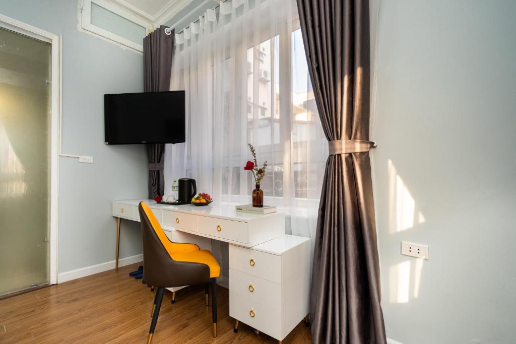 TV a/nebo společenská místnost v ubytování Hanoi Memory Legends Hotel
