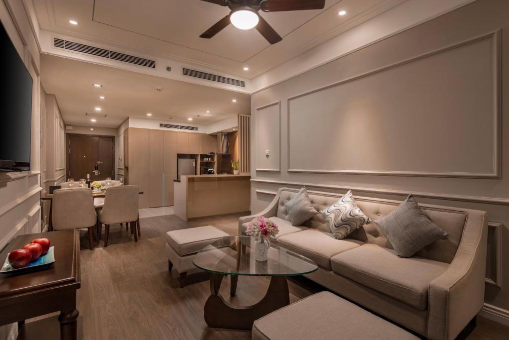 Luxury Beach Condo 5-star, Rooftop poolにあるテレビまたはエンターテインメントセンター