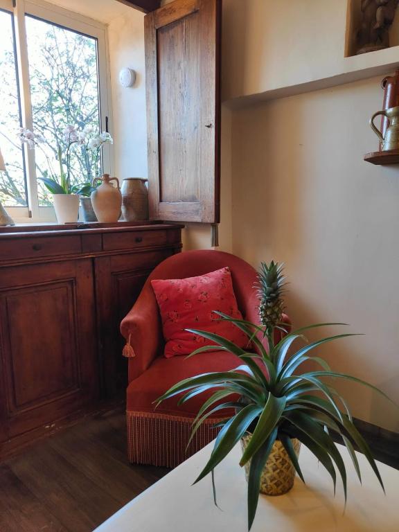 Część wypoczynkowa w obiekcie Maison ancienne romantique avec terrasse panoramique