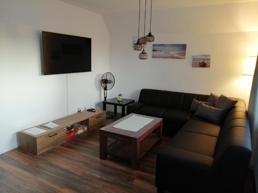 a living room with a couch and a coffee table at In Summo Monte in Ottersberg