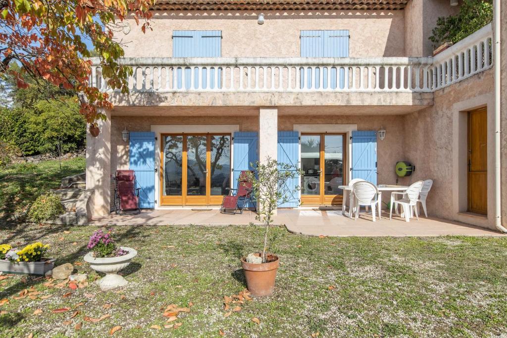 LB Vacation Rentals I Quiet Large 3-Bedroom Apartment with Terrace, Garden & Incredible Mountain View - Appartement