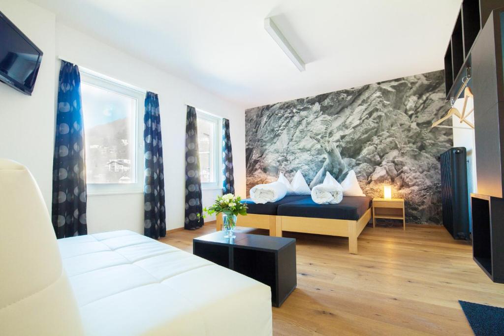Postel nebo postele na pokoji v ubytování Hotel Rätia