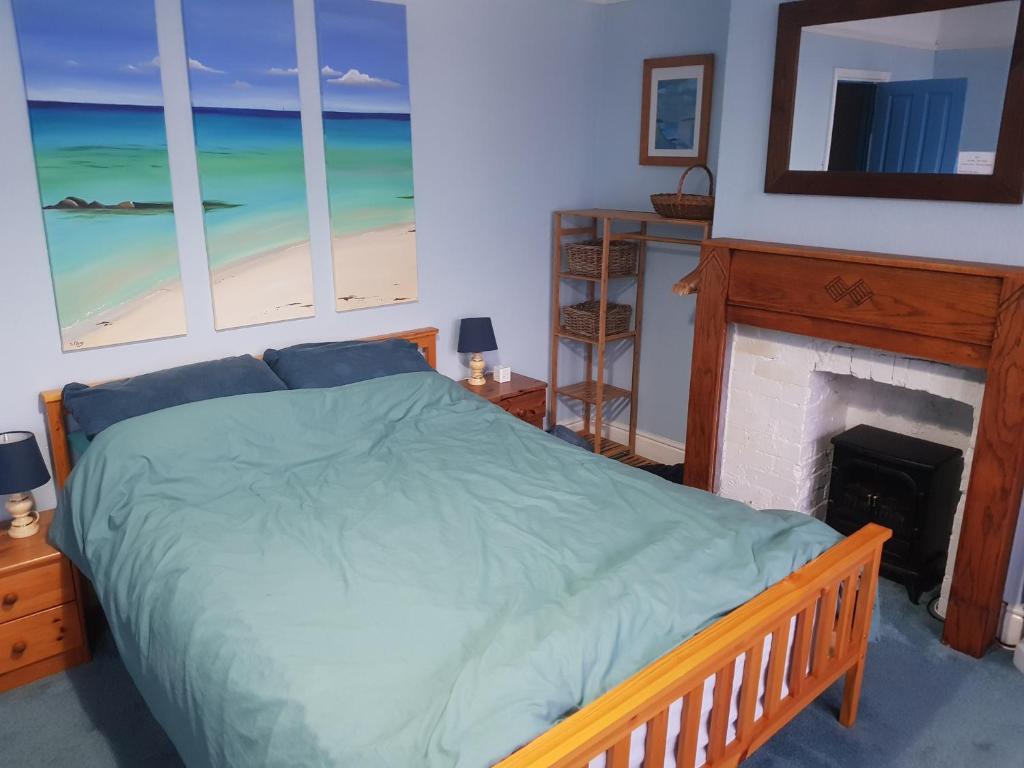 Large light room, Exmouth (updated prices 2024)