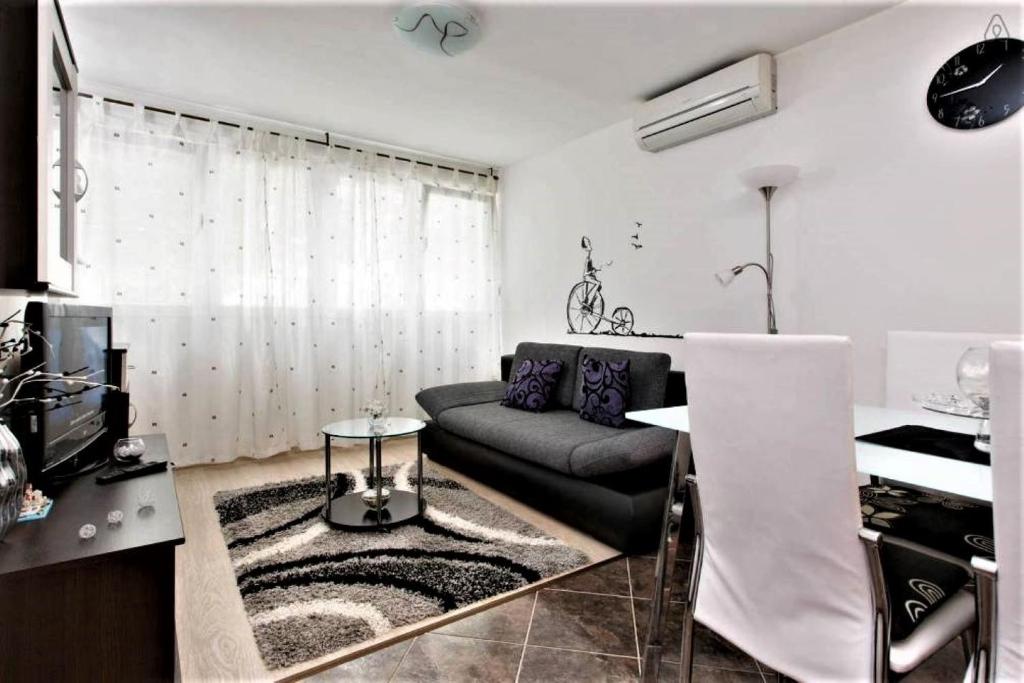 O zonă de relaxare la Apartment STANIĆ - "Home away from home"