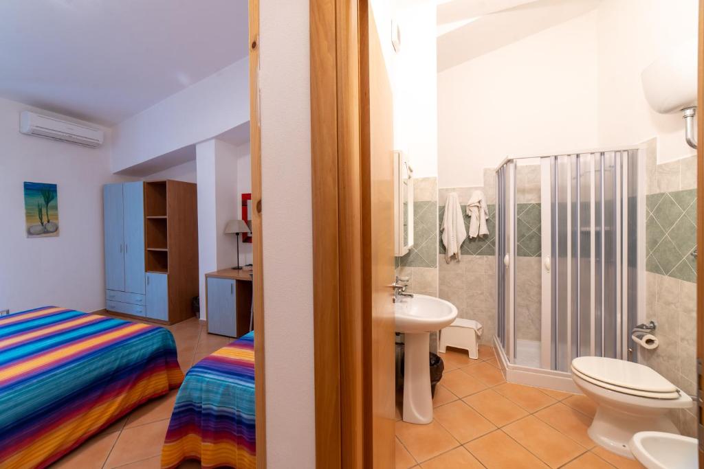 A bathroom at Verdeblu Country Hotel
