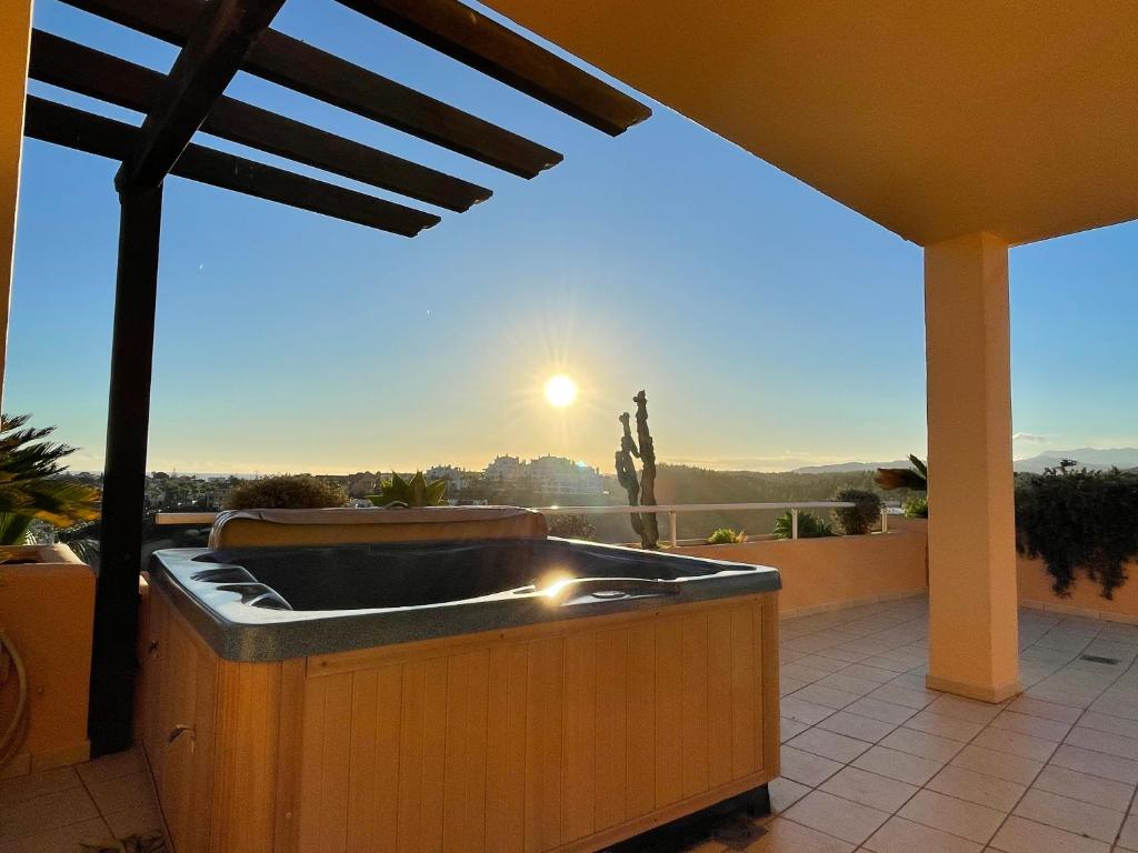 Fotografia z galérie ubytovania Malibu Mansion Panoramic dreamhome with jacuzzi by Solrentspain v destinácii Fuengirola