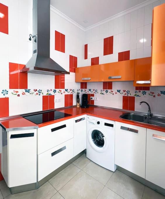 Kuchyň nebo kuchyňský kout v ubytování Casa Odisea Cádiz
