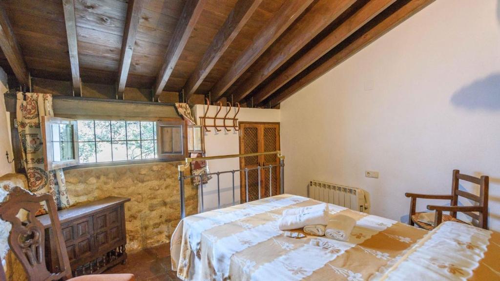 A bed or beds in a room at Casa Molino Algarinejo by Ruralidays