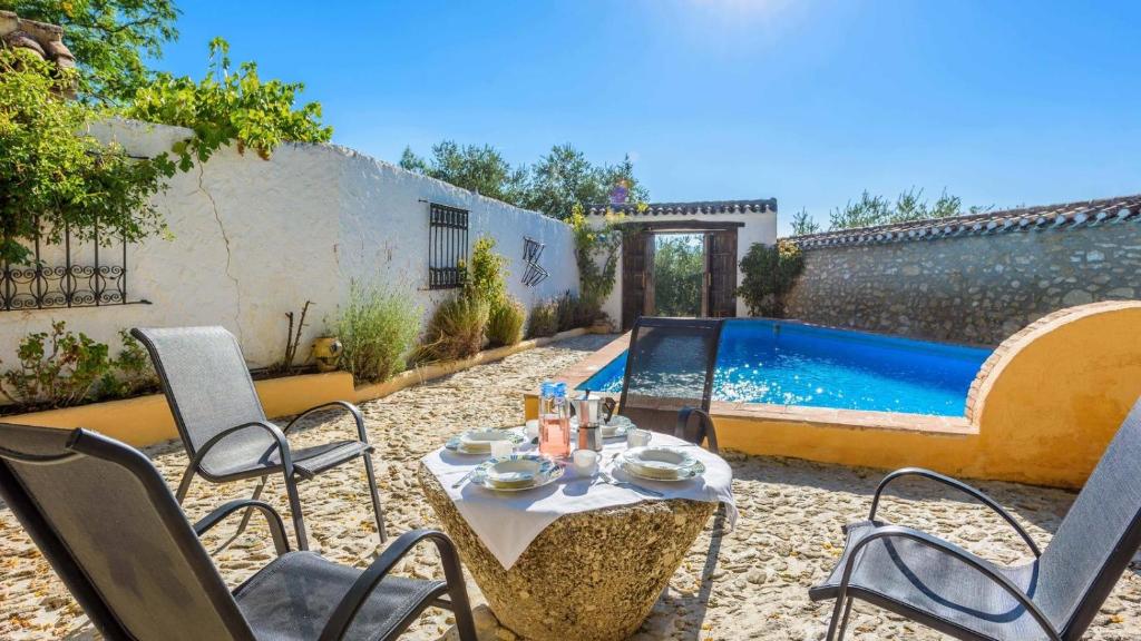 The swimming pool at or close to Casa Molino Algarinejo by Ruralidays