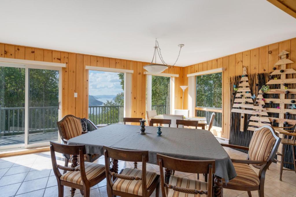 Fotografie z fotogalerie ubytování MontFJORD - Chalets, SPA et vue - ChantaFJORD #2 v destinaci Sacré-Coeur-Saguenay