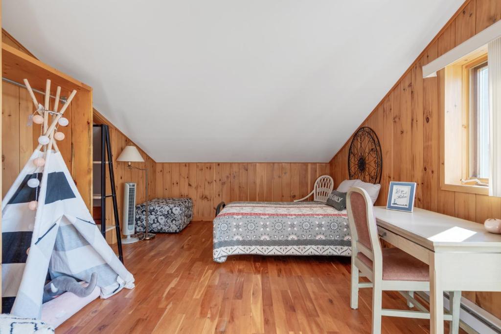 Postel nebo postele na pokoji v ubytování MontFJORD - Chalets, SPA et vue - ChantaFJORD #2