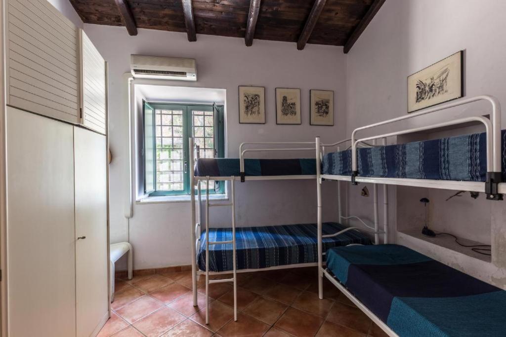 Łóżko lub łóżka w pokoju w obiekcie Villa Lorenza Private beach