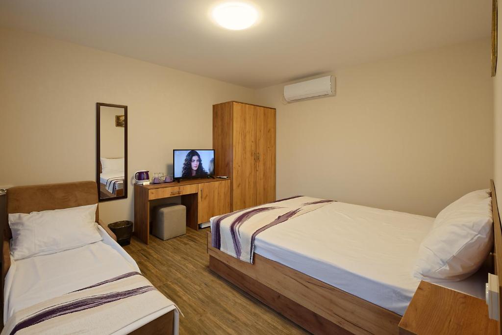 Комплекс Колонада - Double Room With Balcony (2 Adults + 1 Child)
