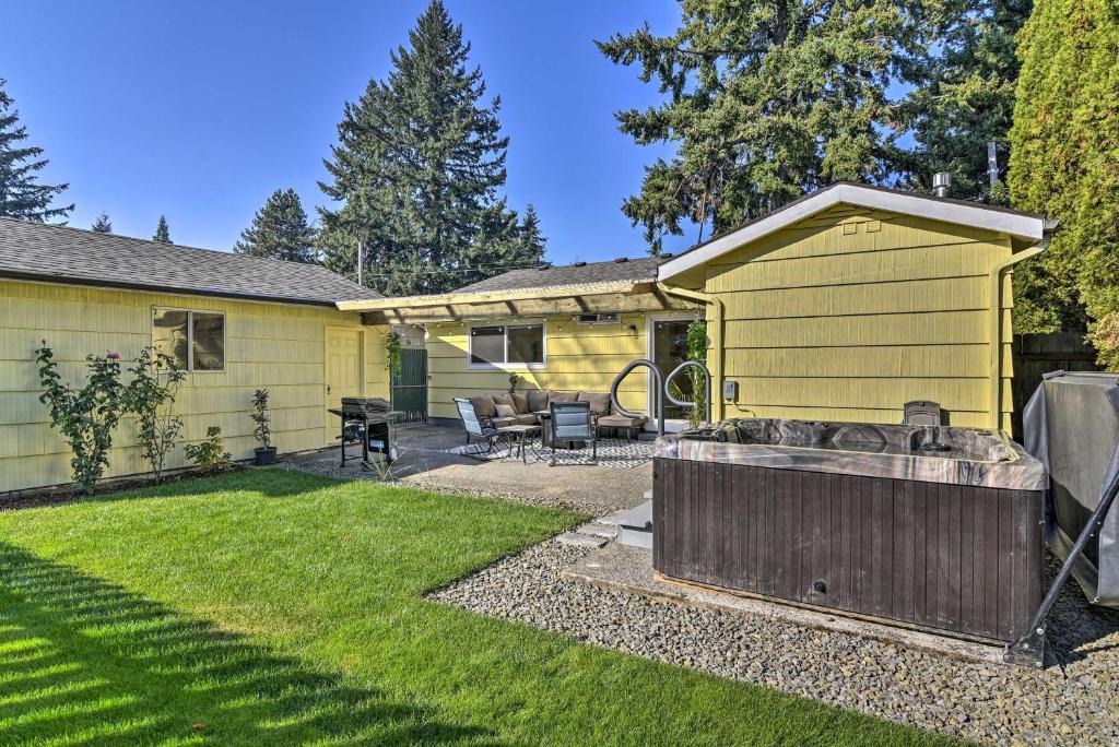 Holiday home Cozy Portland Getaway with Private Hot Tub!, USA