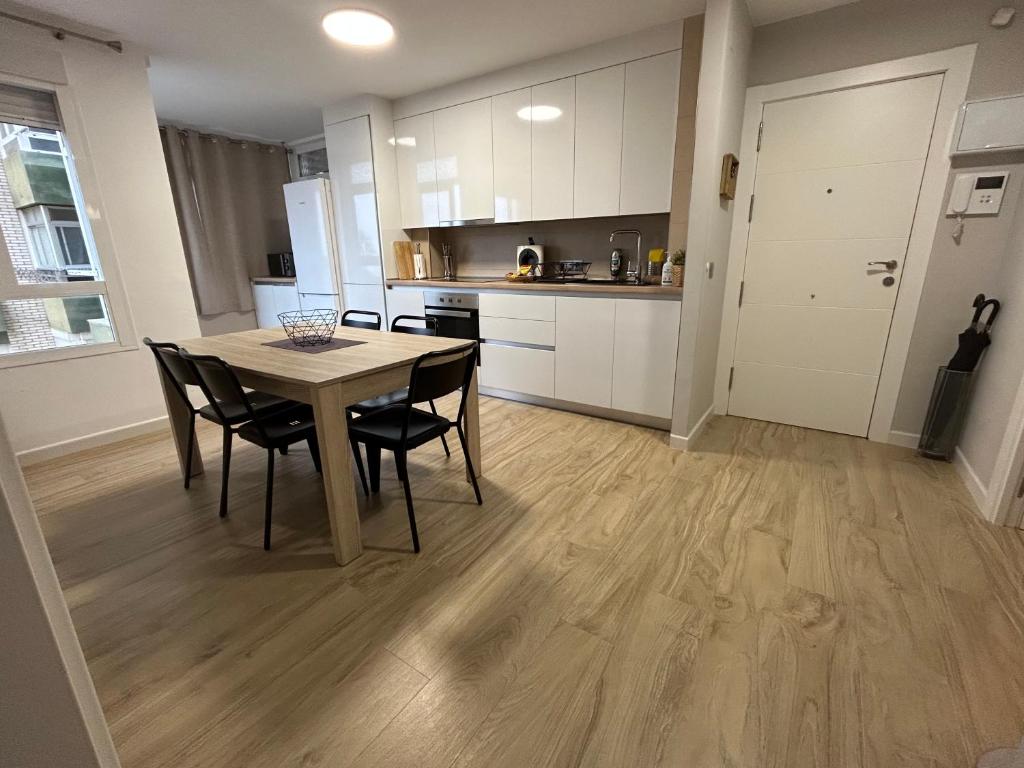 Kuchyňa alebo kuchynka v ubytovaní Apartamento Gloria 1 Parking privado gratis