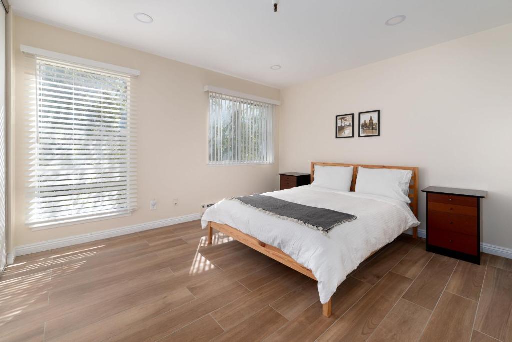 a white bedroom with a bed and a window at Bright, Newly Remodeled 1BR in PA Second Downtown in Palo Alto