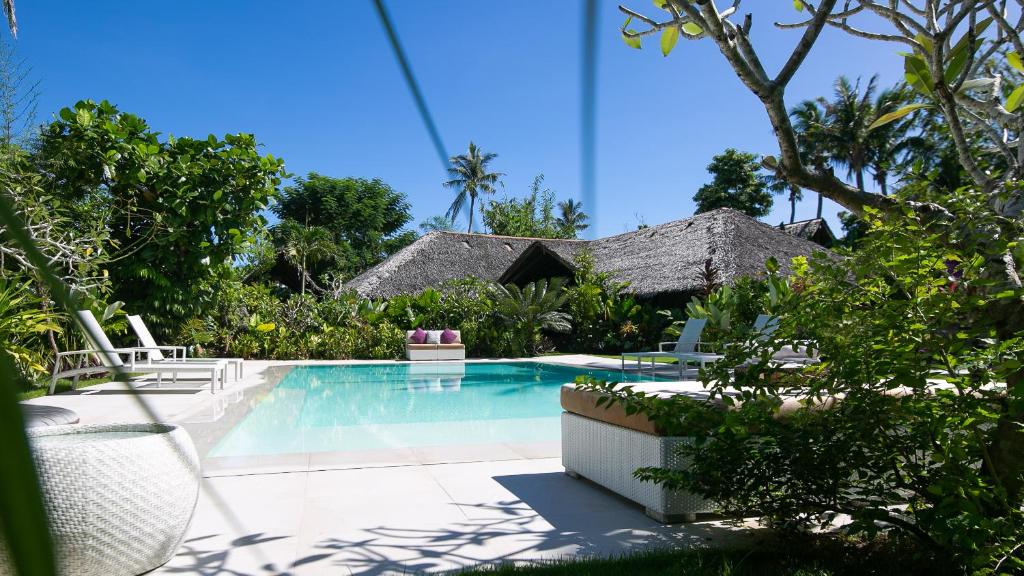 Bazén v ubytování kawayan villa siargao nebo v jeho okolí