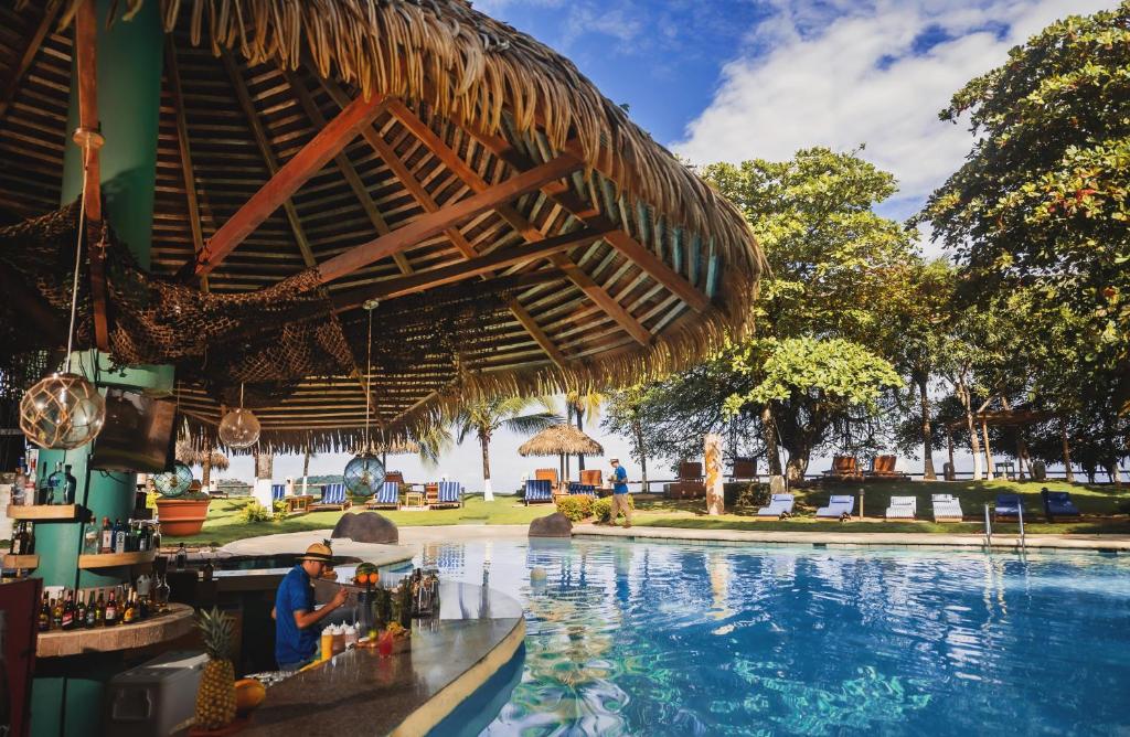 Bazén v ubytování Bahia del Sol Beach front Boutique Hotel nebo v jeho okolí