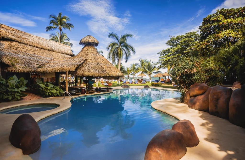 Bazén v ubytování Bahia del Sol Beach front Boutique Hotel nebo v jeho okolí
