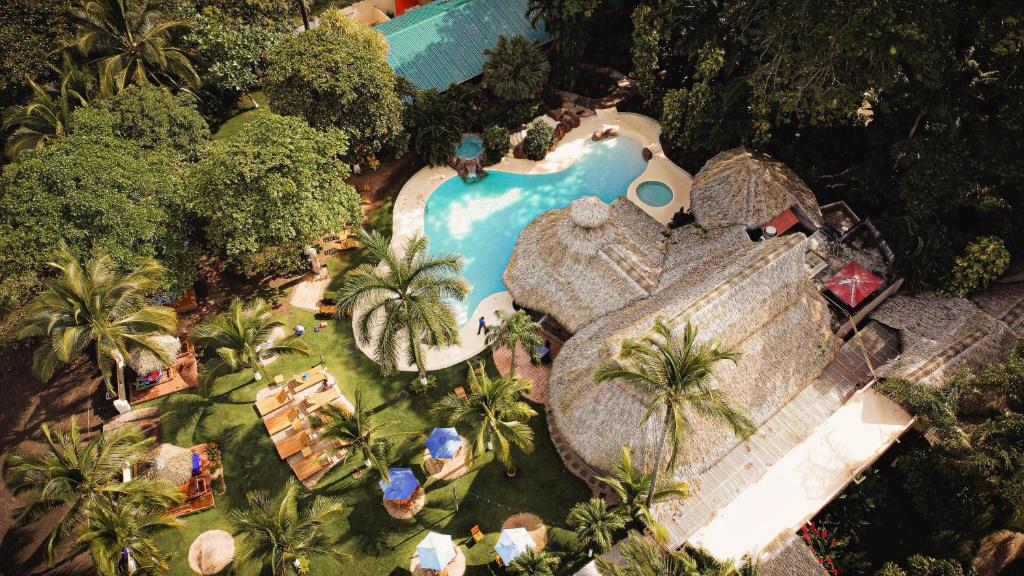 Bazén v ubytování Bahia del Sol Beach front Boutique Hotel nebo v jeho okolí