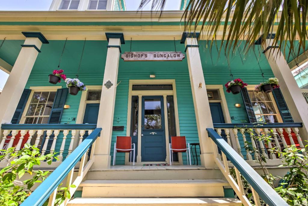 Η πρόσοψη ή η είσοδος του Historic Galveston Apartment - 1 Mi to The Strand!