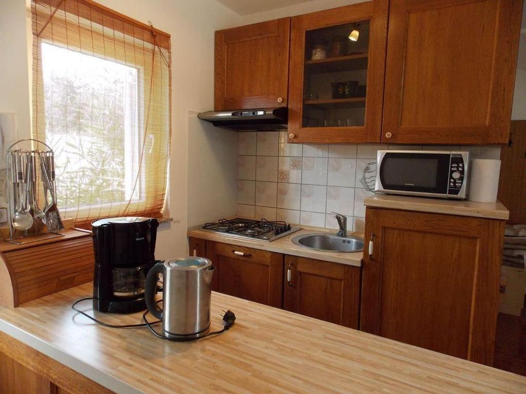 Kuchyňa alebo kuchynka v ubytovaní House Buneta