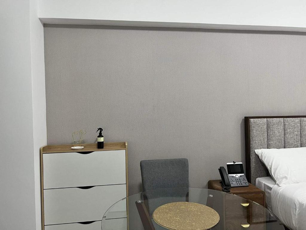 Postel nebo postele na pokoji v ubytování Aeon Tower 2627