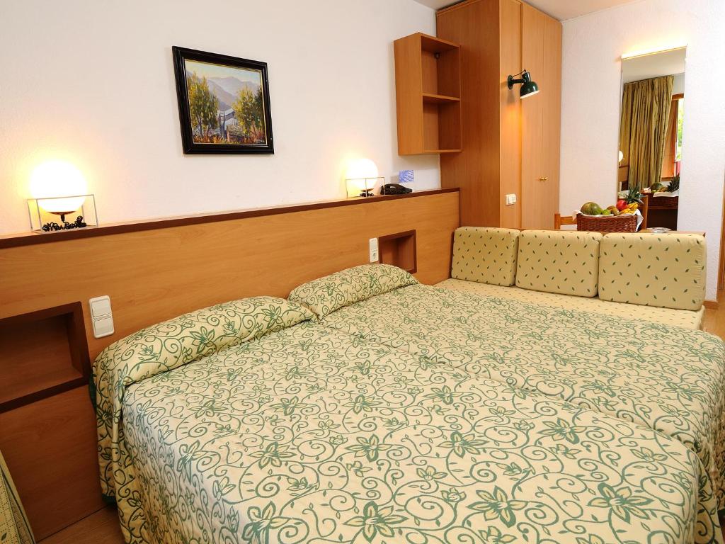 Postel nebo postele na pokoji v ubytování Evenia Monte Alba