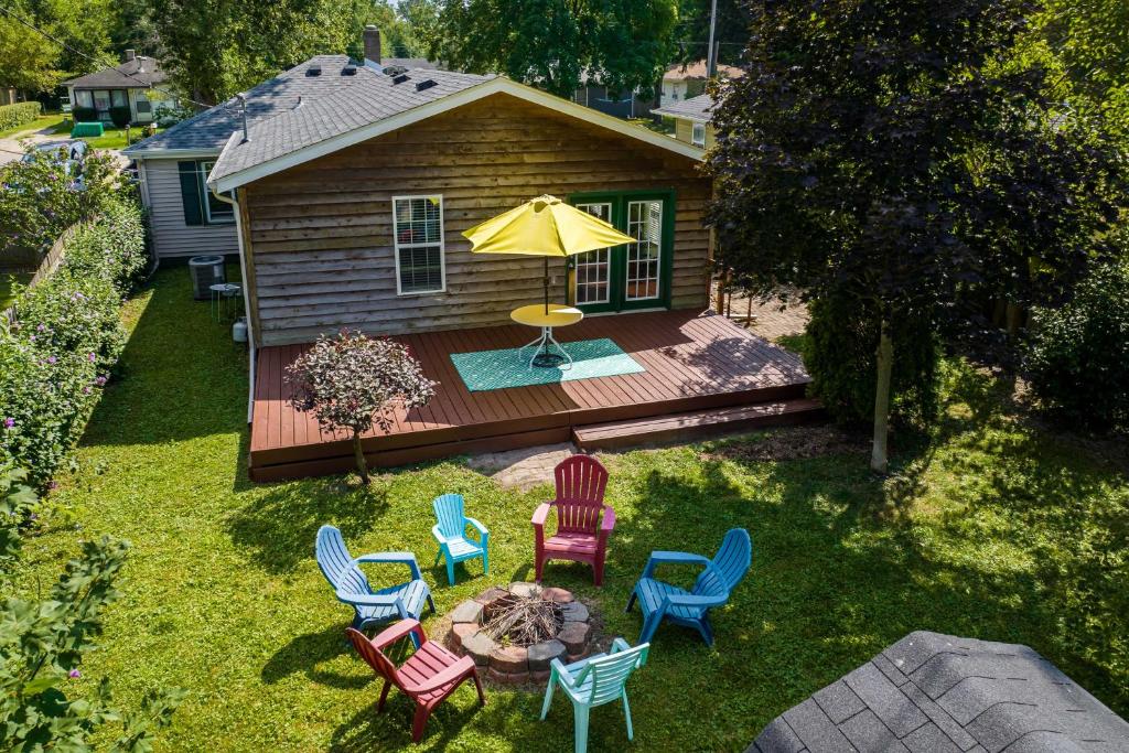 Lake Retreat - Ski, Ice Fish, and Snowmobile! - Housity