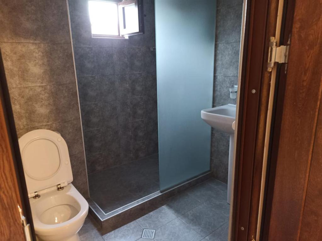 Koupelna v ubytování Hotel Guri