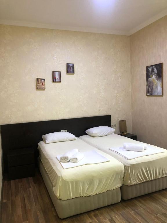 Postel nebo postele na pokoji v ubytování Hotel Guri