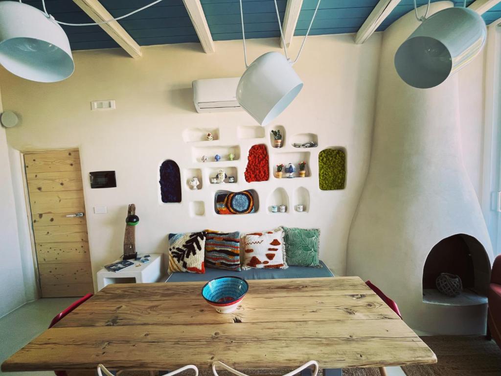 a room with a wooden table and a couch at Casa Mediterranea Jacuzzi riscaldata con Caminetto in Specchiolla