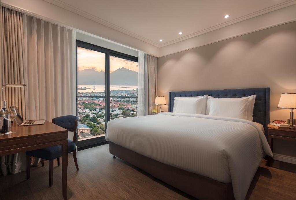 Luxury Beach Condo 5-star, Rooftop poolにあるベッド