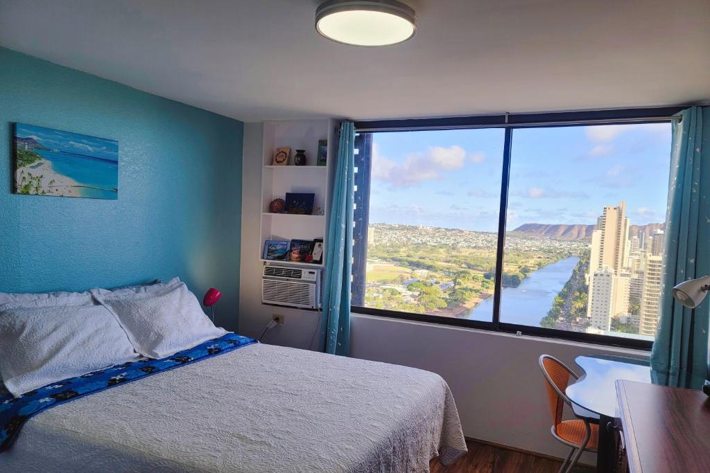 Waikiki Condo High Floor Views Beaches Convention Center - Queen Studio