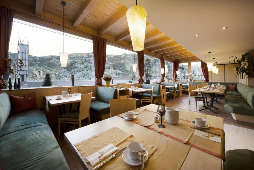 Reštaurácia alebo iné gastronomické zariadenie v ubytovaní Schönblick - Gurgl B&B