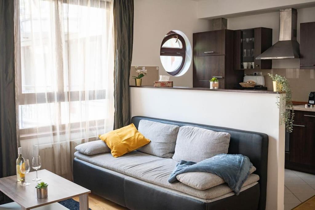 Posedenie v ubytovaní Free Parking! Soho Budapest 304, 4 ppl, AC, FAST WIFI, Smart TV