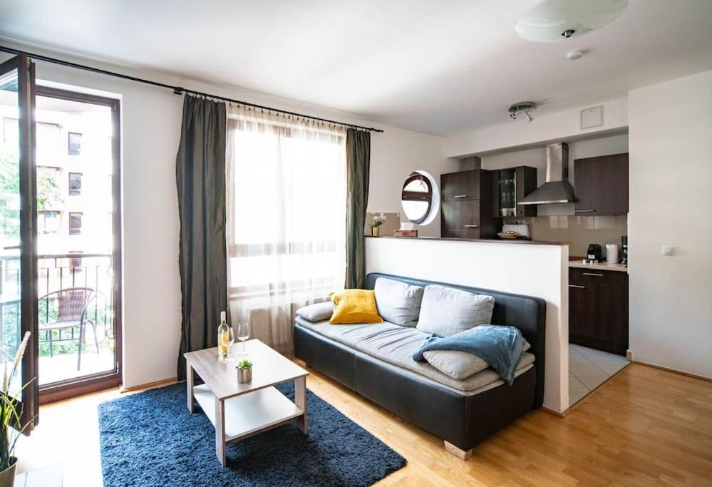 Kuchyňa alebo kuchynka v ubytovaní Free Parking! Soho Budapest 304, 4 ppl, AC, FAST WIFI, Smart TV