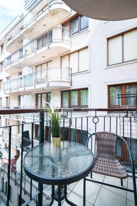 Balkón alebo terasa v ubytovaní Free Parking! Soho Budapest 304, 4 ppl, AC, FAST WIFI, Smart TV