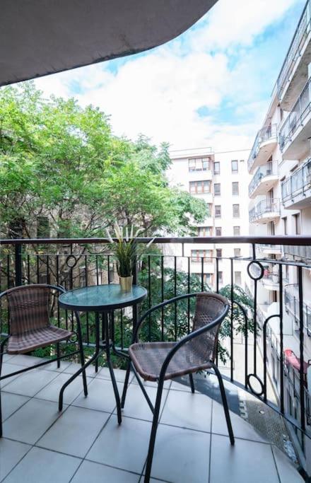 Balkón alebo terasa v ubytovaní Free Parking! Soho Budapest 304, 4 ppl, AC, FAST WIFI, Smart TV
