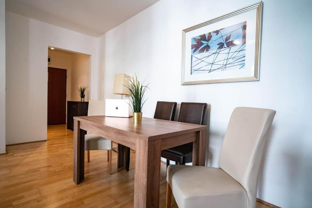 Posedenie v ubytovaní Free Parking! Soho Budapest 304, 4 ppl, AC, FAST WIFI, Smart TV