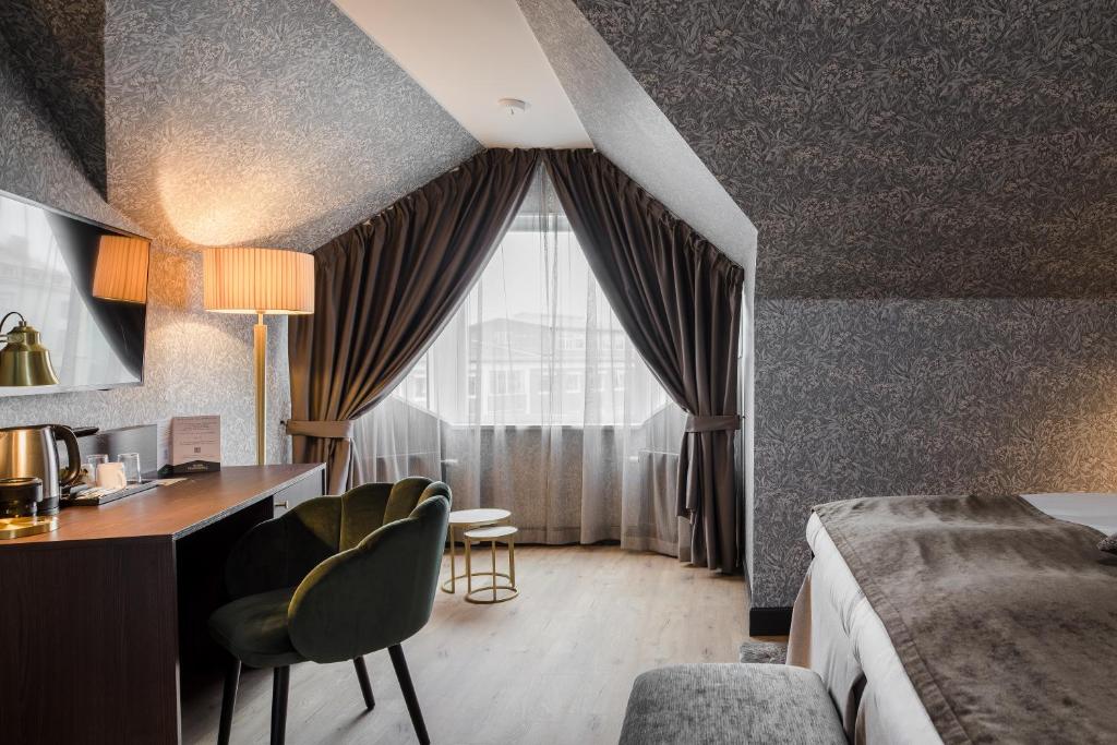 Postel nebo postele na pokoji v ubytování Skara Stadshotell