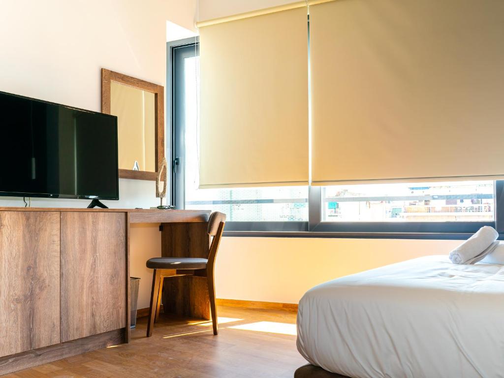 TV a/nebo společenská místnost v ubytování Iasonos Suites Athens