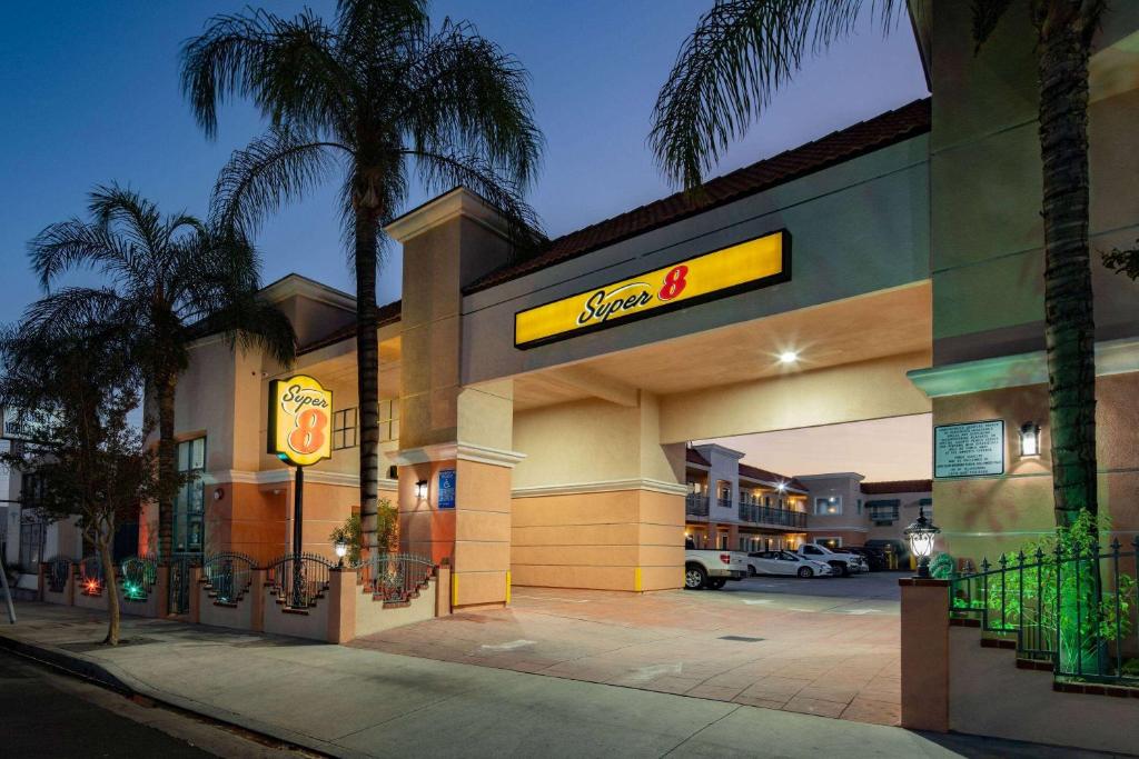 Super 8 by Wyndham North Hollywood, North Hollywood (updated