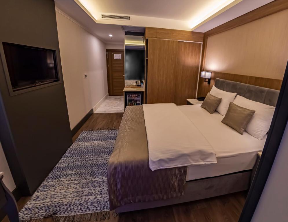 Postel nebo postele na pokoji v ubytování Hamitbey Hotel Yenikapı