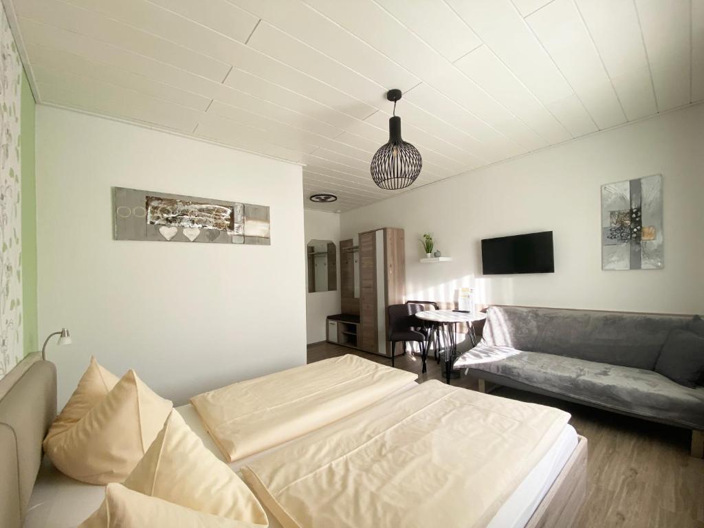 Landgasthof Kanz - Triple Room With Bathroom